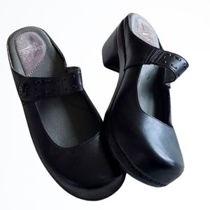 Dansko Black Leather Slip On Heeled Mule Clogs Nurse Shoes Size 10.5 - 11 EU 41